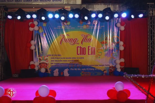 Sân khấu Trung thu cho em tại An Giang Đông.