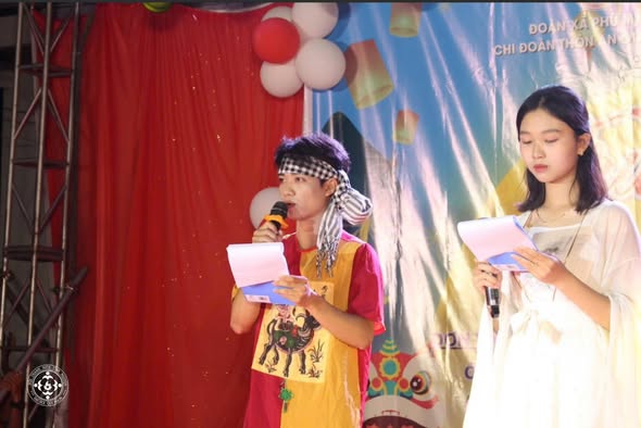 Khoảnh khắc giao lưu cùng thiếu nhi trong chương trình.